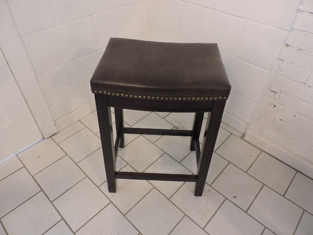 lot 1162 image: BAR STOOL