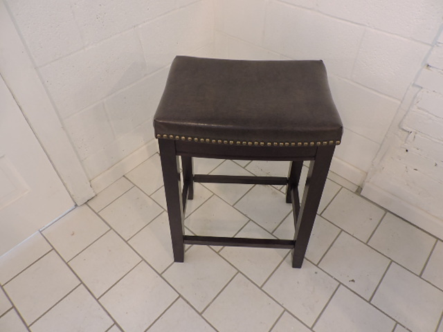 lot 1163 image: BAR STOOL