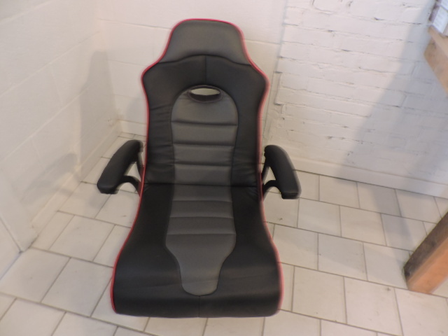 lot 1168 image: GAMING CHAIR