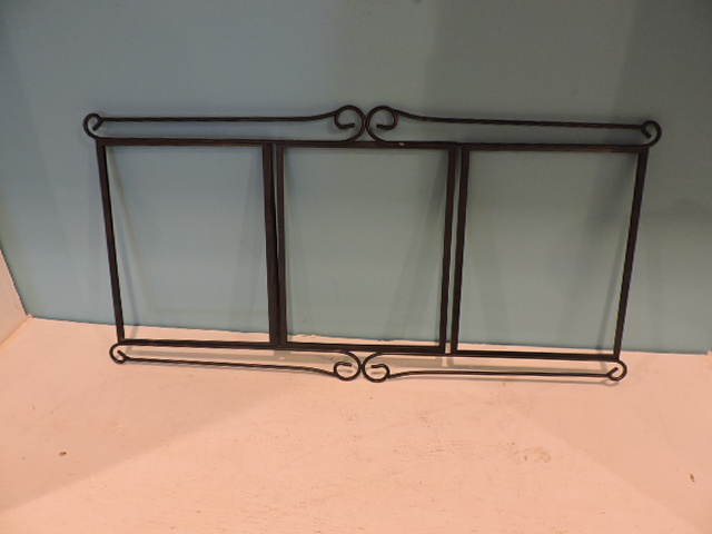 lot 1171 image: PICTURE FRAME