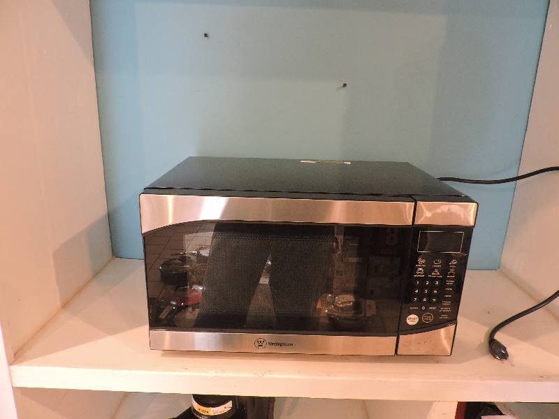 lot 1003 image: MICROWAVE