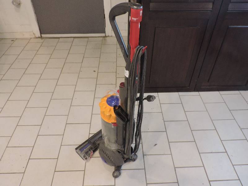 lot 1002 image: DYSON VACUUM