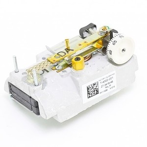 lot 37461 image: Direct Acting, Horizontal Mount, 55-85F Dial Range, Pneumatic Thermostat with Supply and Output Air Connections (T4002201)