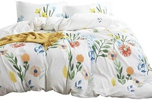 lot 50455 image: Wake In Cloud - Watercolor Comforter Set, Colorful Floral Leaves Flowers Painting Pattern Printed, 100% Cotton Fabric with Soft Microfiber Inner Fill Bedding