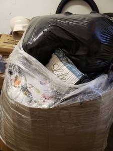 lot 303 image: Home Decor Pallet--Pillows, Est. # 75 pcs