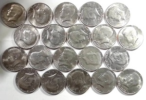 lot 461 image: 20 Kennedy Half Dollars