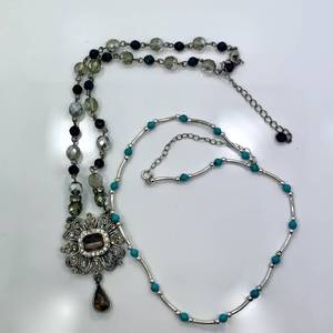 lot 8 image: Lot of 2 Fashion Necklaces