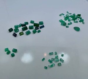 lot 95 image: 4 Lots of Loose Emeralds