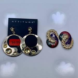 lot 7 image: Lot of 2 Fashion Earrings