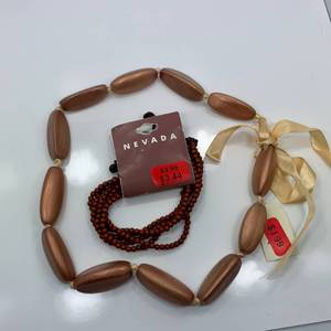 lot 6 image: Lot of 2 Fashion Necklaces