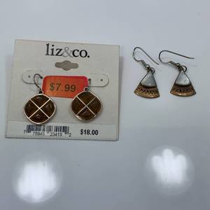 lot 13 image: Lot of 2 Fashion Earrings