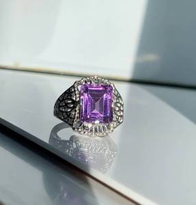 lot 59 image: 4.5ct Amethyst  Sterling Silver Ring