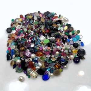lot 68 image: Various Loose Gemstones and Beads