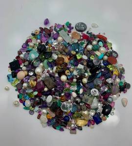 lot 69 image: Various Loose Gemstones and Beads