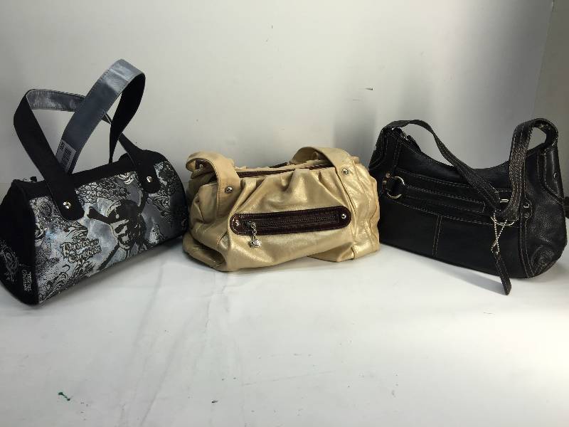 lot 3009 image: Lot of 3 Womens HandBags