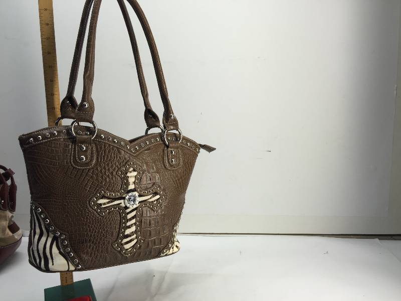 lot 3014 image: Casual Outfitters Western-style Cross Womens HandBag