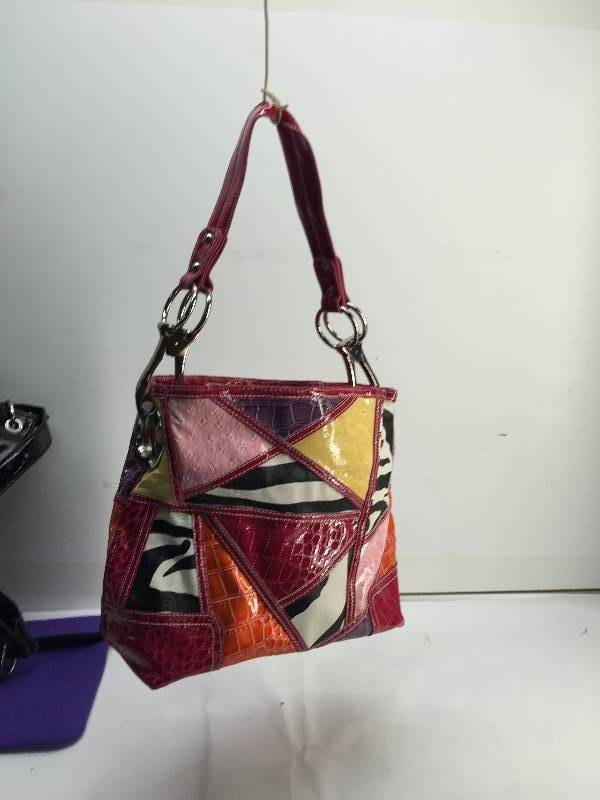 lot 3007 image: Womens (Multi Color) Handbag