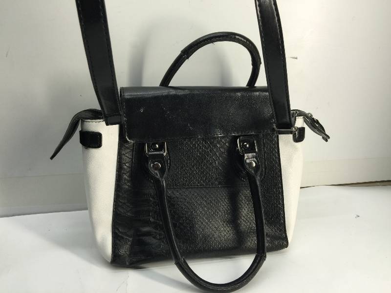 lot 3034 image: Blach and White (Crocodile Print) Womens CrossBody