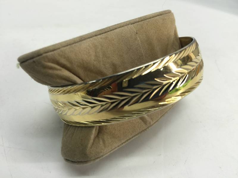 lot 3060 image: Womens Trifari bracelet