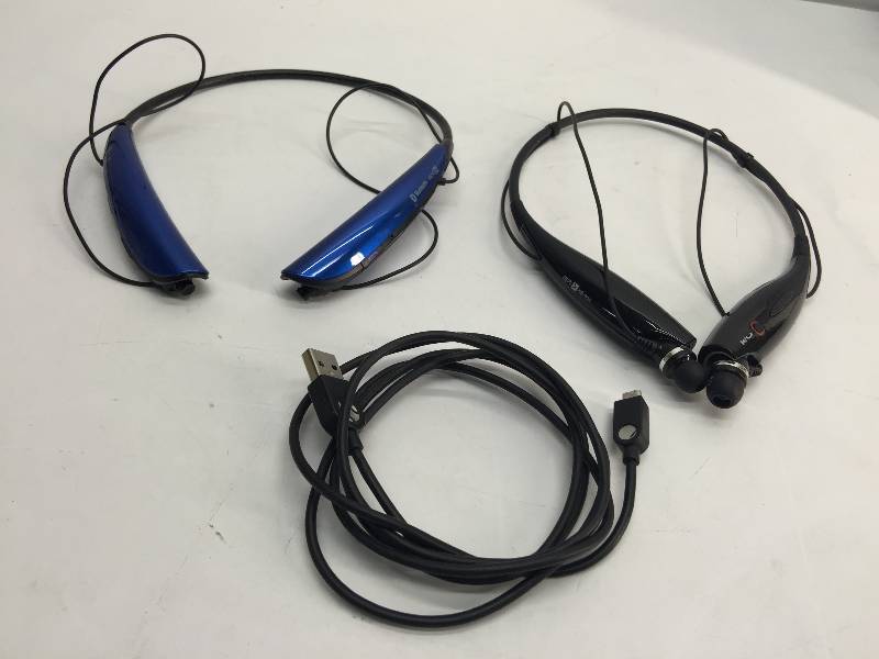 lot 3061 image: Lot of 2 Bluetooth Headphones (BlueBlack)