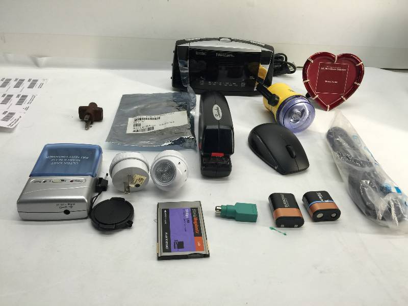 lot 3063 image: Lot of electronics misc