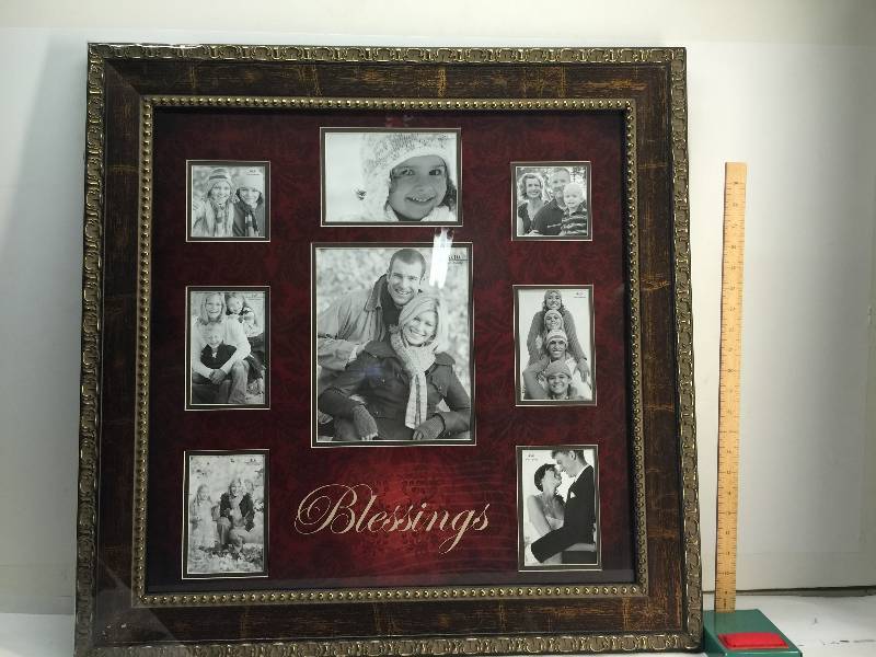 lot 3081 image: FAMILY BLESSING PICTURE FRAME (NEW)