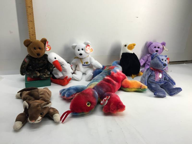 lot 3090 image: Lot of 8 TY BEANIE BABIES COLLECTIONS