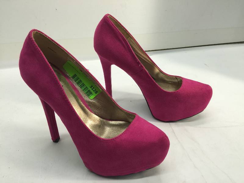 lot 3128 image: NEW  High Heels Size 6