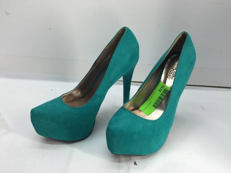 lot 3132 image: New High Heels Size6