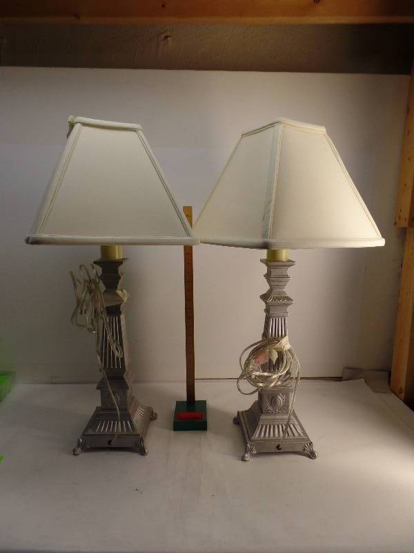 lot 3136 image: LOT OF 2 LAMPS