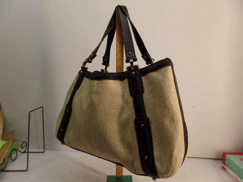 lot 3147 image: LOT OF 3 HAND BAGS AND A WALLET