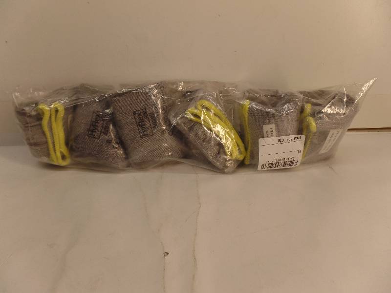 lot 3155 image: LOT OF 6 GLOVES