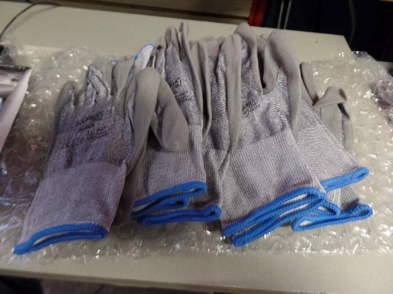 lot 3157 image: LOT OF 6 HYFLEX CR2 GLOVES