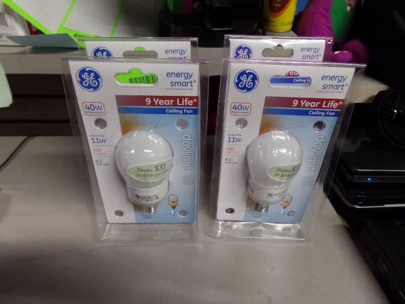 lot 3152 image: LOT OF 4 NEW LIGHT BULB
