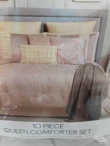lot 97533 image: Wynne 10 pc Comforter Set
