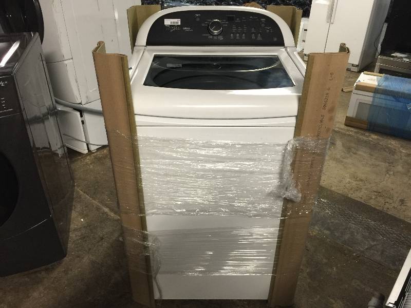 lot 373 image: Whirlpool 4.5 cu. ft. Cabrio� Platinum HE Top-Load Washer w EasyView Framed Glass Lid - White