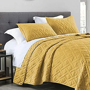 lot 40745 image: Quilt Set King Size Yellow, Classic Geometric Diamond Stitched Pattern, Pre-Washed Microfiber Ultra Soft Lightweight Quilted Bedspread Coverlet for All Season, 3 Piece Includes 1 Quilt and 2 Shams
