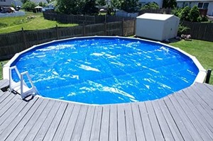 lot 50751 image: Blue 24-Foot Round Pool Solar Cover Heat Retaining Blanket