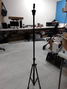 lot 50759 image: Tripod
