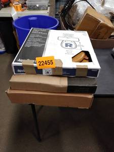lot 22455 image: toilet seats 3 pc