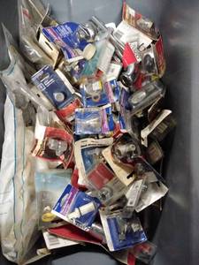 lot 22484 image: tub of plumbing items variety