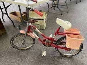 lot 1 image: Strawberry Shortcake Bike - 1980s (With Baskets)