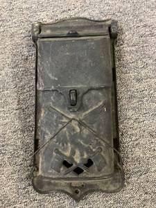 lot 6 image: Cast Iron Mailbox