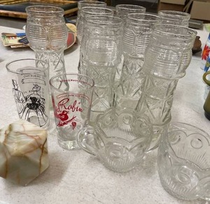 lot 20 image: LOT 8 Red Lobster Glasses, Liquor Measuring Tumblers, Glass Sugar & Creamer, Onyx Paper Weight