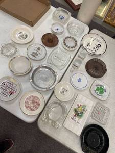 lot 32 image: LOT (20) Vintage Ashtrays, Assorted
