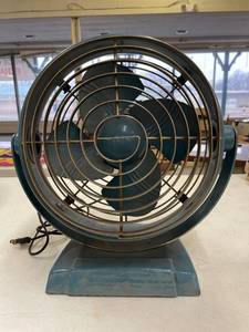 lot 38 image: Wizard Blue Metal 4 Blade Fan - WORKS