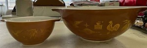 lot 52 image: Pyrex 1 � Pint & 4 Quart Mixing Bowls