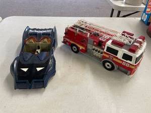 lot 61 image: Tonka Fire Truck Plastic & Batmobile