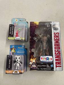 lot 62 image: Transformer Skullitron, KK Slider & Pikmin Figurines