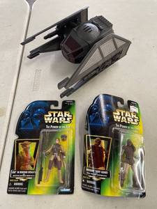 lot 63 image: Kenner 96-97 Figurines  2017 Star Wars Tie Fighter